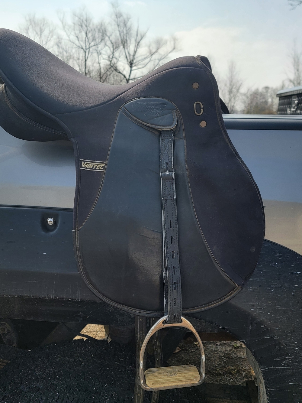Wintec English Close Contact Saddle in Black